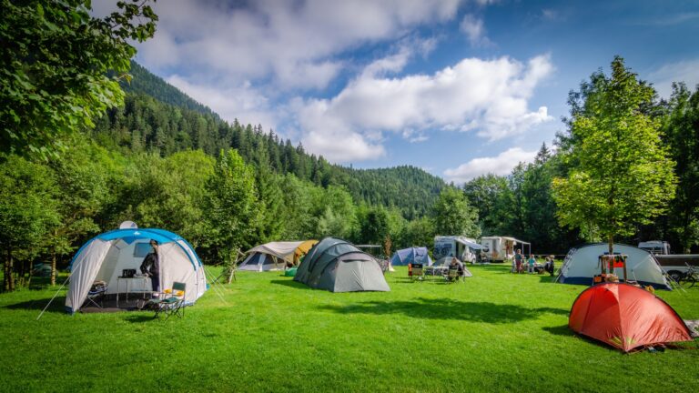 Die besten Camping-Matratzen im Vergleich 2024: Die selbstaufblasende Quechua Ultimate Comfort ist „sehr gut“
